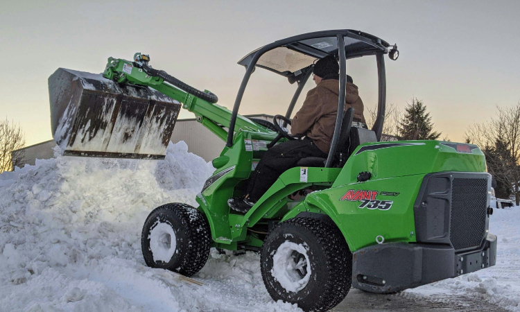 Choosing the Right Snow Removal Tools for Chicago’s Unique Winter Climate